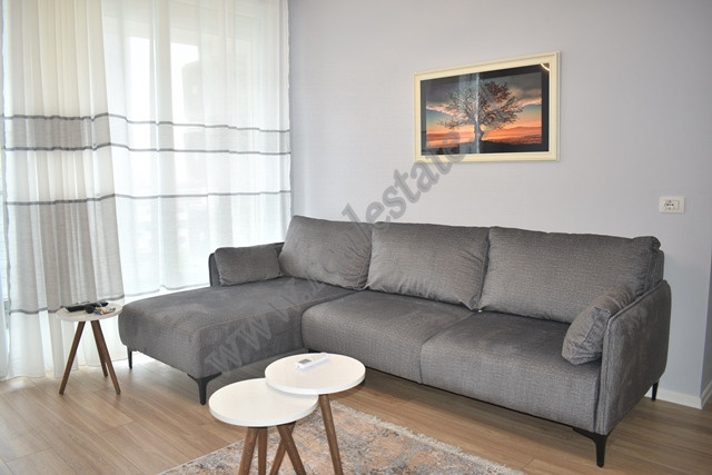 Apartament 2+1 me qira ne rrugen Don Bosko ne Tirane.
Ndodhet ne katin e shtate ten je kompleksi te